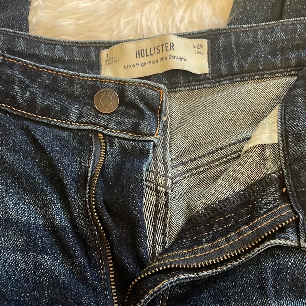 Hollister Ultra High-Rise 90s Straight Jeans
